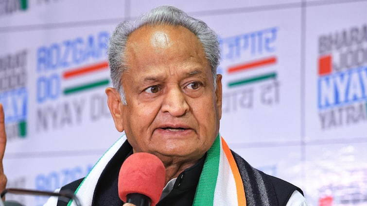 Rajasthan Congress Leader Ashok Gehlot attacks BJP over Hanumangarh Municipal By Election postponement 'BJP को समझना...', हनुमानगढ़ में नगर पालिका उपचुनाव स्थगित होने पर अशोक गहलोत क्या बोले?