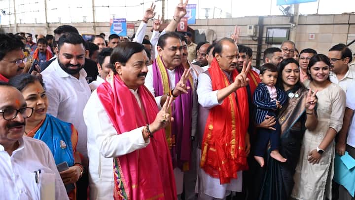 महाराष्ट्र के उप-मुख्यमंत्री और राष्ट्रवादी कांग्रेस पार्टी (NCP) के प्रमुख अजित पवार ने मुंबई में सिद्धिविनायक मंदिर के दर्शन किए. इस दौरान पार्टी के सभी वरिष्ठ नेता और विधायक मौजूद थे.