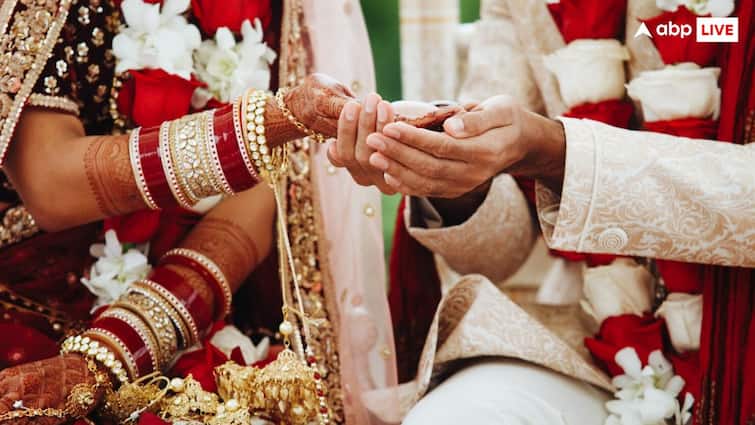 Supreme Court For Homemakers Husbands Must Take Care Of Personal Expenses Of Wives 'Husband Must Pay For Wife's Personal Expenses': SC Raises Concern Over Vulnerability Of Homemakers