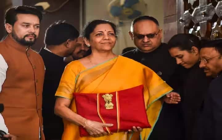 2020 সালের বাজেট বক্তৃতায় অর্থমন্ত্রী একটি হলুদ সিল্কের শাড়ি পরেছিলেন। হলুদ উদ্যম এবং শক্তির প্রতীক হিসাবে বিবেচিত হয়। এই শাড়িও বেশ প্রশংসিত হয়েছিল। 2020 সালের বাজেট বক্তৃতা ছিল 2 ঘণ্টা 42 মিনিটের।
