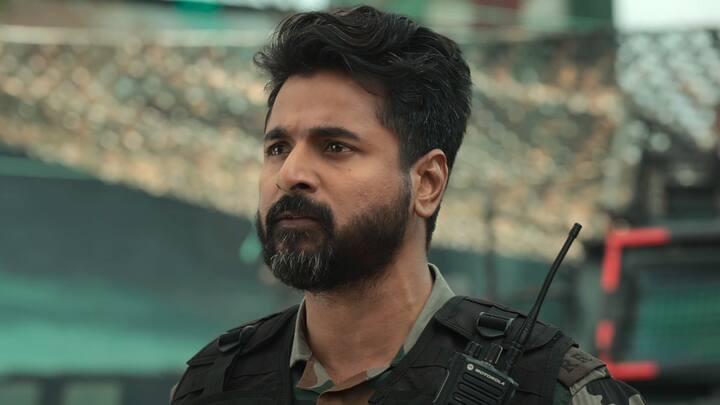 ராஜ்குமார் பெரியசாமி இயக்கத்தில் சிவகார்த்திகேயன் நடித்துள்ள அமரன் படம் செப்டம்பர் 27 ஆம் தேதி வெளியாகும் என தகவல்கள் பரவி வருகிறது.