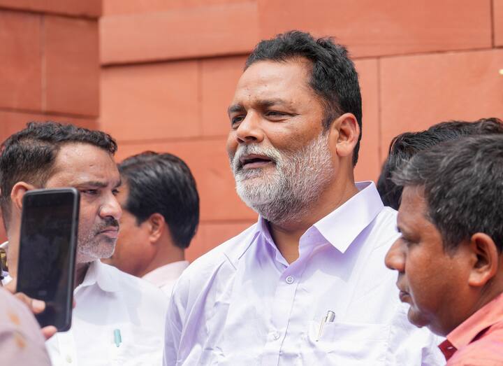 रूपौली में 10 जुलाई, 2024 को मतदान है. चुनाव प्रचार थमने से ऐन पहले पप्पू यादव ने न सिर्फ सियासी पत्ते खोल दिए बल्कि बिहार में पूर्णिया की राजनीति में भी नया सामाजिक समीकरण खड़ा कर दिया.