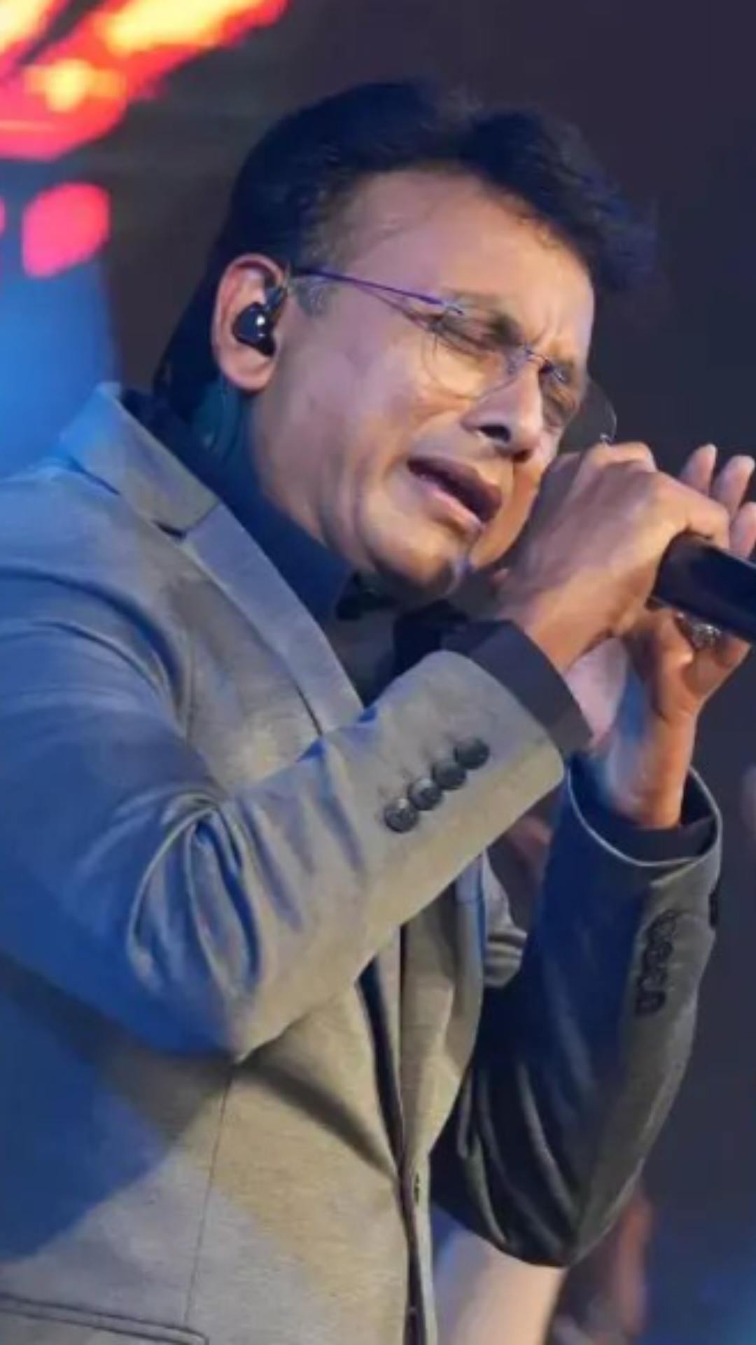ரிதம் படத்தில் வரும் காற்றே என் வாசல் வந்தால் என்ற பாடல்