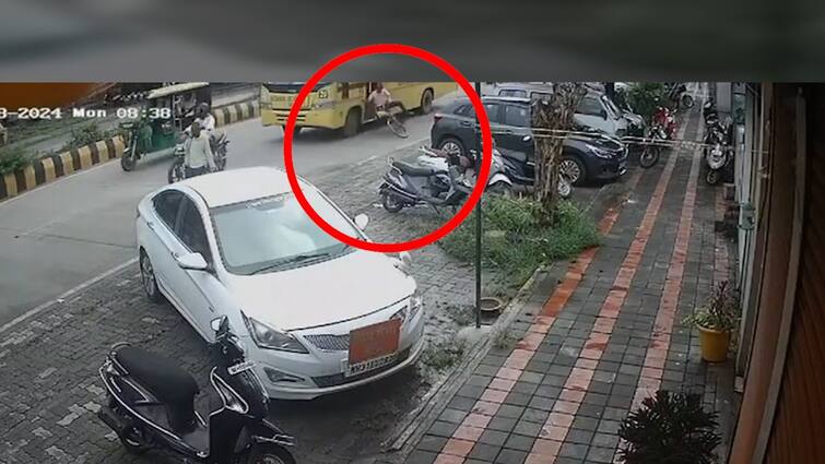 Hit and run incident in Nagpur An old man riding bicycle was crushed by speeding bus incident caught in CCTV Know all Updates हिट अँड रनच्या घटनेनं नागपूर पुन्हा हादरलं; भरधाव बसनं सायकलवरुन जाणाऱ्या वृद्धाला चिरडलं, घटना CCTV मध्ये कैद