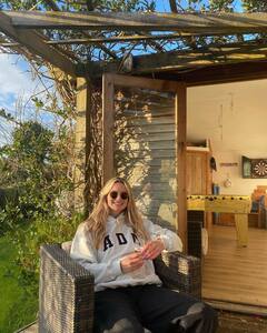 Photos: इंग्लैंड की यह महिला क्रिकेटर खूबसूरती से उड़ा रही है सबके होश, तस्वीरें आपको भी बना देंगी दीवाना