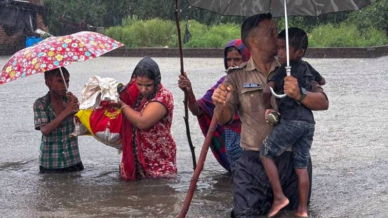 Uttarakhand heavy rain alert schools closed in Nainital and udham singh nagar ann उत्तराखंड में भारी बारिश की चेतावनी, इन जिलों में स्कूल में बंद, टीमें अलर्ट पर