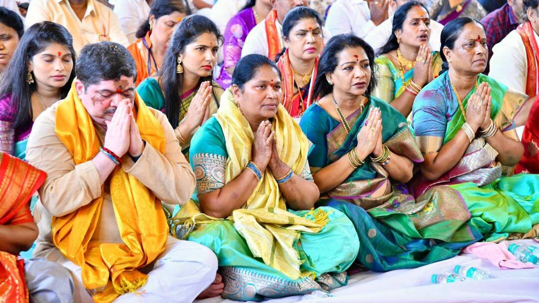 minister ponnam prabhakar responds on Protocol issue at balkampet yellamma temple Ponnam Prabhakar: నేనేమీ అల‌గ‌లేదు, అందువల్లే గుడి బయట కూర్చున్నాం - ప్రొటోకాల్ వివాదంపై మంత్రి పొన్నం