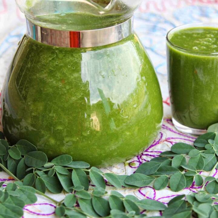 Moringa Juice : ਅੱਜ ਦੀ ਬਦਲਦੀ ਜੀਵਨ ਸ਼ੈਲੀ ਕਾਰਨ ਜ਼ਿਆਦਾਤਰ ਲੋਕ ਮੋਟਾਪੇ ਦਾ ਸ਼ਿਕਾਰ ਹੋ ਜਾਂਦੇ ਹਨ। ਭਾਰ ਵਧਣ ਕਾਰਨ ਤੁਹਾਨੂੰ ਨਾ ਸਿਰਫ਼ ਸਰੀਰਕ ਬਲਕਿ ਮਾਨਸਿਕ ਸਮੱਸਿਆਵਾਂ ਦਾ ਵੀ ਸਾਹਮਣਾ ਕਰਨਾ ਪੈਂਦਾ ਹੈ।