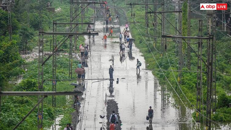 Mumbai Rain wreaks havoc many trains and flights cancelled woman dies schools and colleges closed water filled in houses मुंबई में बारिश से हाहाकार, कई ट्रेन-फ्लाइट रद्द, स्कूल-कॉलेज बंद, जानें पिछले 24 घंटों का हाल