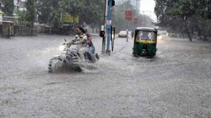 હવામાન વિભાગ દ્વારા રાજ્યમાં આગામી 7 દિવસ વરસાદની આગાહી કરવામાં આવી છે. ઉત્તર, દક્ષિણ અને મધ્ય ગુજરાતમાં વરસાદની આગાહી કરવામાં આવી છે. અમદાવાદ,  ગાંધીનગરમાં પણ હવામાન વિભાગે ભારે વરસાદની આગાહી કરી છે.  ગાજવીજ અને ભારે પવન સાથે વરસાદની આગાહી કરી છે.
