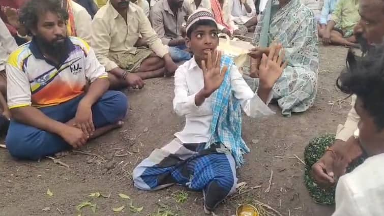 Kurnool News 15 years old Boy believes people to show god villagers jumped up to see Kurnool News: దేవుణ్ని చూపిస్తానన్న బాలుడు, ఎగబడ్డ 10 ఊర్ల ప్రజలు! చివర్లో ట్విస్ట్!