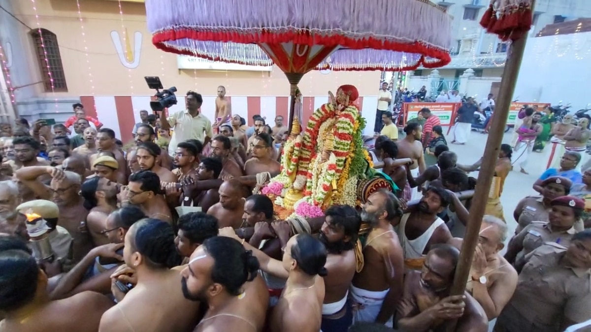 தீர்ந்தது வடகலை தென்கலை பிரச்சினை.. சலசலப்பின்றி நடந்த ஊர்வலம்.. பக்தர்கள் மகிழ்ச்சி..