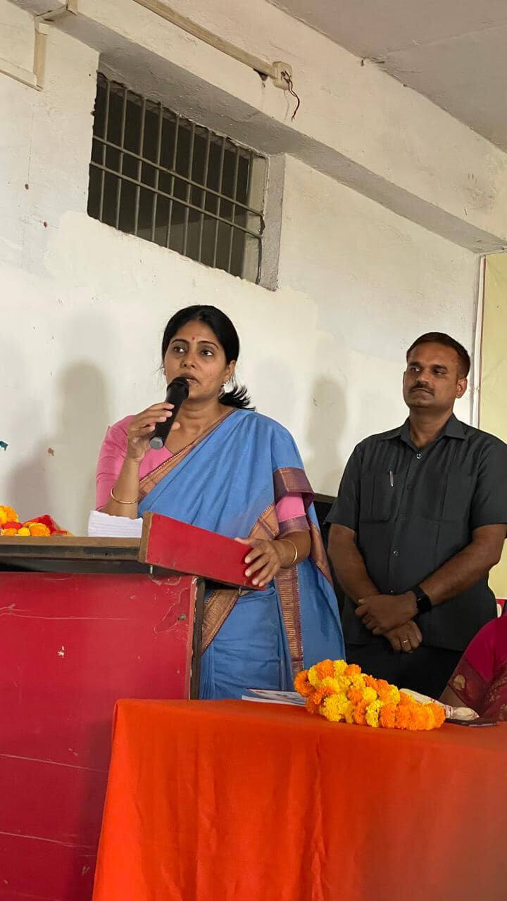 यूपी में अन्य पिछड़ा वर्ग के बीच तेज तर्रार छवि वाली अनुप्रिया पटेल के हाल-फिलहाल की टिप्पणियां न सिर्फ यूपी सीएम योगी आदित्यनाथ बल्कि समूची बीजेपी को चुभ सकते हैं.