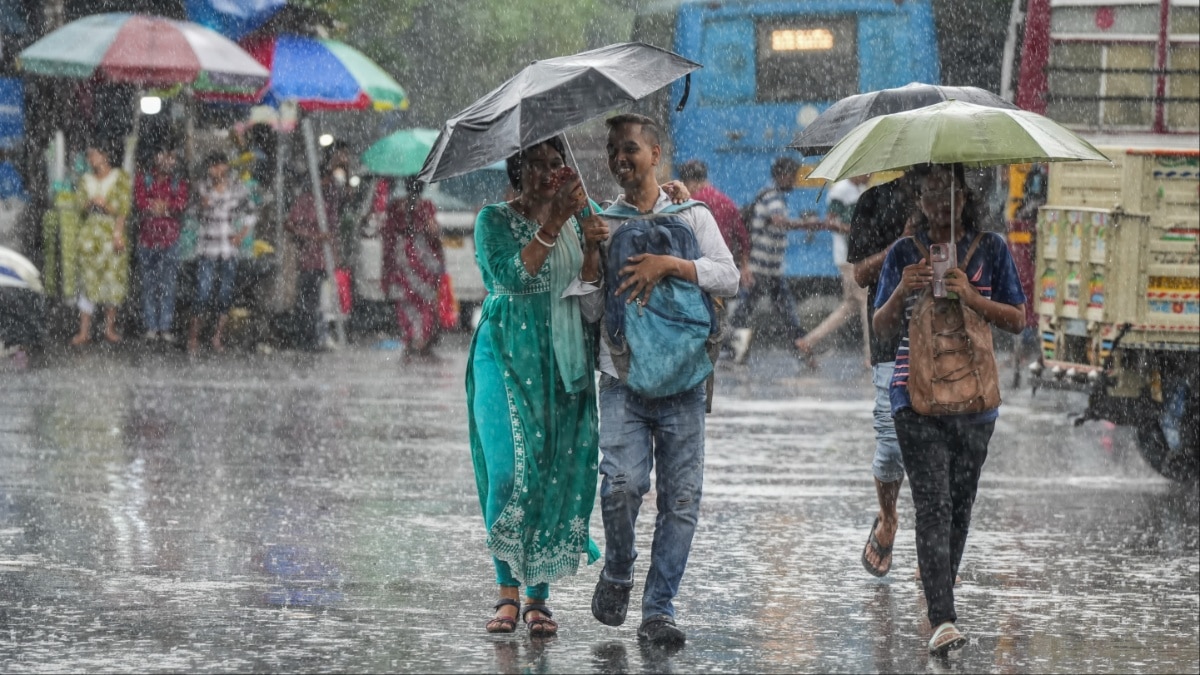 MP Weather: एमपी में होने वाली है भारी बारिश, मौसम विभाग ने 18 जिलों में जारी किया अलर्ट