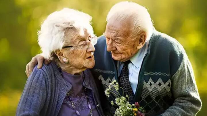 कई योजनाएं खास तौर पर बुजुर्गों के लिए होती है. कई महिलाओं के लिए होती हैं. तो कई अन्य लोगों के लिए चलाई जाती है.