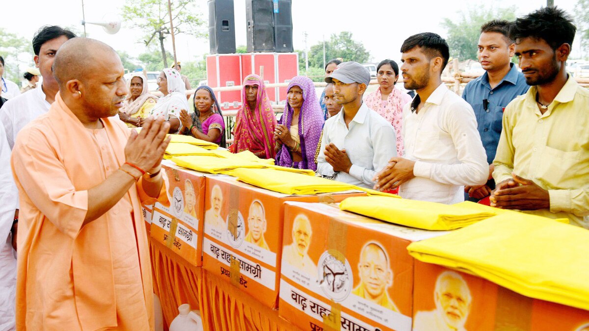 CM योगी ने पीलीभीत-लखीमपुर खीरी के बाढ़ प्रभावित इलाकों का लिया जायजा, पीड़ितों को दी राहत किट