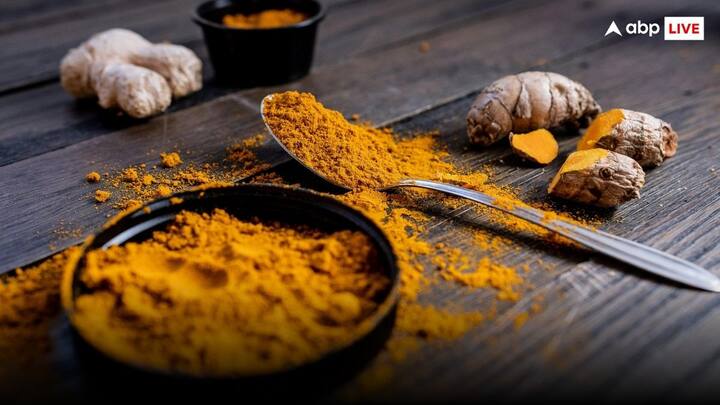 Turmeric Benifits: उम्र बढ़ने के साथ-साथ काफी लोगों को अल्जाइमर की समस्या भी घेर लेती है. आप इस देसी चीज से अल्जमाइर को दूर भगा सकते हैं.