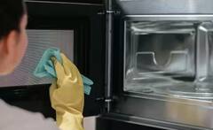 Microwave: માઇક્રોવેવમાંથી નથી દૂર થતી ગંદકી, તો આ રીતે કરો સફાઇ