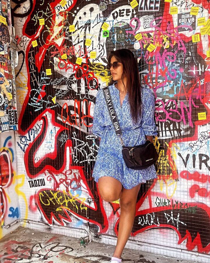 வெப்தொடர், விளம்பர படங்கள், போட்டோ ஷூட் என எப்போதும் இவர் பிஸிதான். தற்போது விடுமுறை நாட்களை கழிக்க மியாமிற்கு சென்றுள்ளார் ஐஸ்வர்யா.