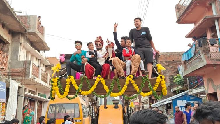 सीएम योगी के लिए भड़क गया दूल्हा, बुलडोजर पर निकाली बारात, जानें पूरा मामला