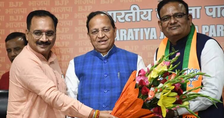 AAP Chhatarpur MLA Kartar Singh Tanwar former Delhi minister Raaj Kumar Anand join BJP દિલ્હીમાં કેજરીવાલને ઝટકો, AAP ધારાસભ્ય અને પૂર્વ મંત્રી સહિત આ નેતાઓ BJPમાં થયા સામેલ