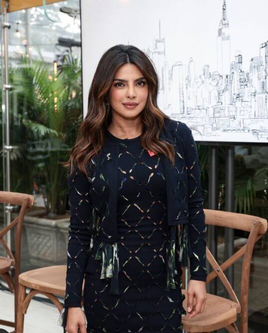 प्रियंका चोपड़ा अपनी बेटी के साथ प्यारे और क्यूट मूमेंट्स शेयर करना बिल्कुल भी नहीं भूलती हैं. इस बार जो फोटो उन्होंने शेयर की हैं, उसे देखने के बाद तो फैंस काफी खुश नजर आ रहे हैं.