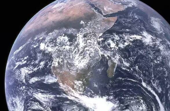 Super Earth ધ એસ્ટ્રોફિઝિકલ જર્નલ દ્વારા સંશોધનમાં જાણવા મળ્યું છે કે એક્સોપ્લેનેટ LHS 1140 b એક સુપર-અર્થ હોઈ શકે છે. વૈજ્ઞાનિકોને આશા છે કે આ એક્સોપ્લેનેટ પર પાણી હોઈ શકે છે.