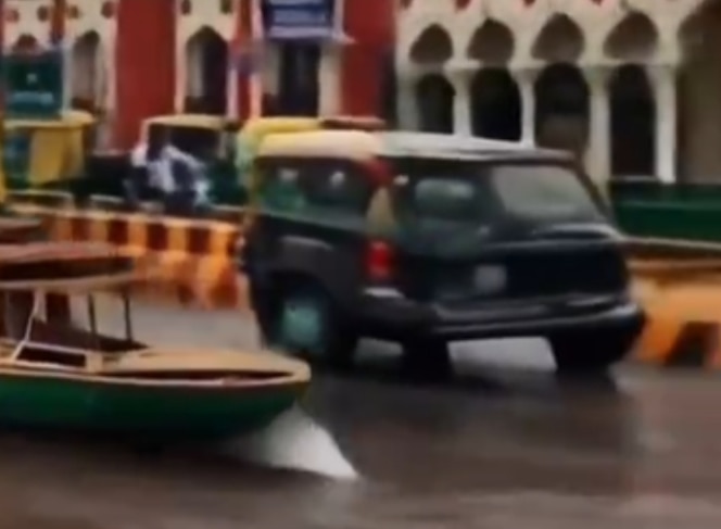 Fact Check: No, Boats Were Not Used On Waterlogged Road Outside Lucknow Railway Station