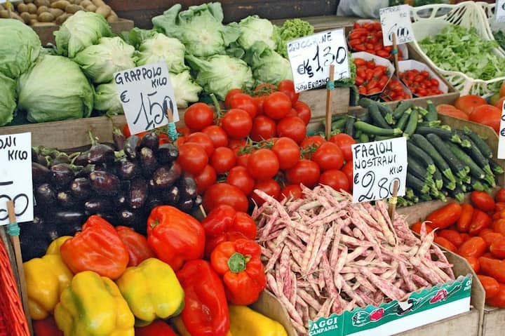 ஒவ்வொரு தினமும் ஒவ்வொரு காய்கறியை சாப்பிட வேண்டும். அதனோடு ஏதேனும் ஒரு கீரை வகையை உணவில் சேர்த்து கொள்ளுங்கள்.