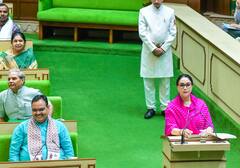Rajasthan Budget 2024: वित्त मंत्री दीया कुमारी ने पेश किया राजस्थान का पूर्णकालिक बजट, देखें तस्वीरें