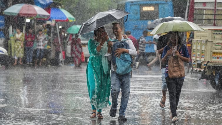 Weather Forecast IMD Heavy Rain Predictions in Delhi Bihar UP Maharashtra Assam Flood Alert Weather Forecast: दिल्ली-यूपी-बिहार में अगले 5 दिनों तक होगी झमाझम बारिश! IMD ने बताया अन्य राज्यों में कैसा रहेगा मौसम