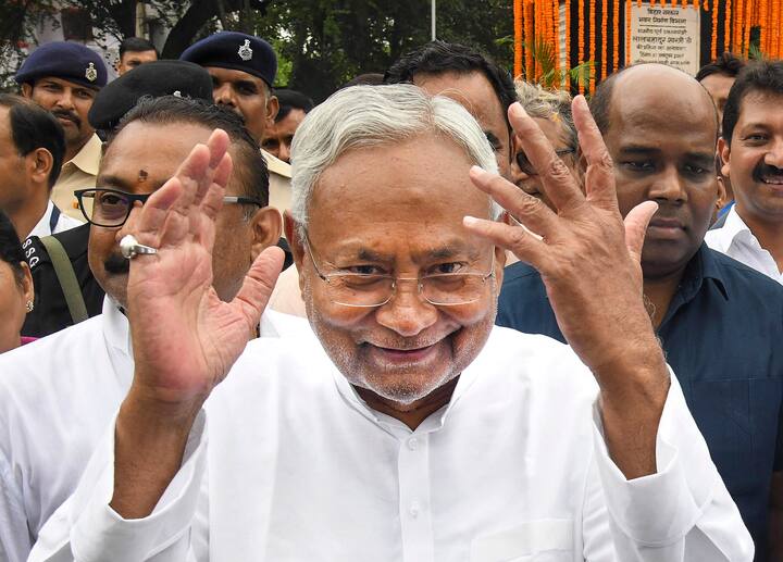 अब देखना होगा कि आरजेडी या फिर जेडी(यू) में किसका दांव अधिक दमदार साबित होता है और वह उप-चुनाव में किसे विजयी बनाता है.