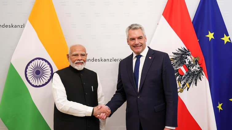 PM Modi Austria visit discusses Russia Ukraine war strategic ties with Austrian Chancellor Karl Nehammer joint declaration यूक्रेन विवाद से लेकर ऑस्ट्रिया के साथ रणनीतिक सहयोग तक... जानें चांसलर कार्ल नेहमर के साथ पीएम मोदी ने की किन मुद्दों पर चर्चा