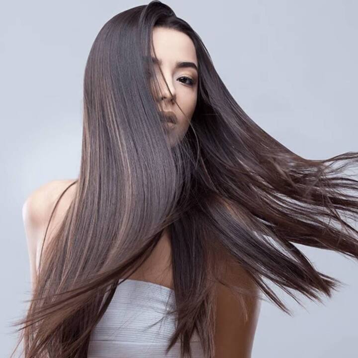 ਇਨ੍ਹਾਂ ਇਲਾਜਾਂ ਨੂੰ ਲੈਣ ਤੋਂ ਬਾਅਦ, ਤੁਹਾਨੂੰ ਆਪਣੇ ਵਾਲਾਂ ਦੀ ਦੁੱਗਣੀ ਦੇਖਭਾਲ ਕਰਨੀ ਪੈ ਸਕਦੀ ਹੈ। ਜੇਕਰ ਦੇਖਭਾਲ ਨਾ ਕੀਤੀ ਜਾਵੇ ਤਾਂ ਵਾਲਾਂ ਦਾ ਝੜਨਾ ਵੱਧ ਸਕਦਾ ਹੈ। ਕਈ ਮਾਹਿਰਾਂ ਦਾ ਮੰਨਣਾ ਹੈ ਕਿ ਸੁੰਦਰ ਵਾਲਾਂ ਲਈ ਤੁਹਾਨੂੰ ਕੁਦਰਤੀ ਚੀਜ਼ਾਂ ਦੀ ਮਦਦ ਲੈਣੀ ਚਾਹੀਦੀ ਹੈ, ਇਸ ਦੇ ਨਾਲ ਹੀ ਆਪਣੀ ਖੁਰਾਕ 'ਤੇ ਵੀ ਖਾਸ ਧਿਆਨ ਦੇਣਾ ਜ਼ਰੂਰੀ ਹੈ।