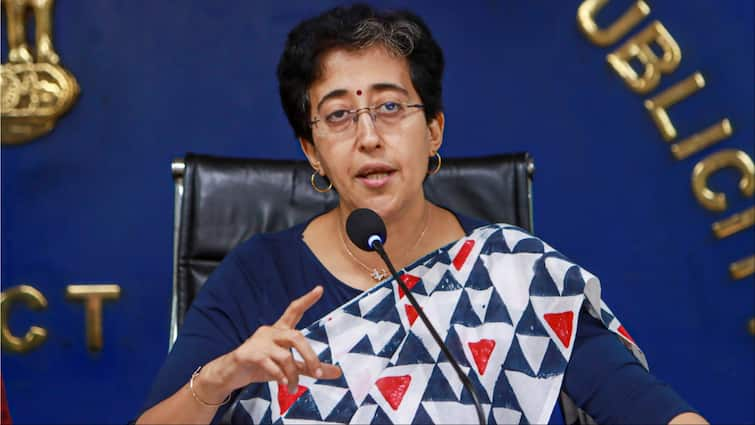 Delhi Flood Cabinet Minister Atishi statement on flood preparation of arvind kejriwal government Delhi Flood: दिल्ली सरकार बाढ़ को लेकर अलर्ट, आतिशी ने यमुना नदी के किनारे तैयारियों का लिया जायजा