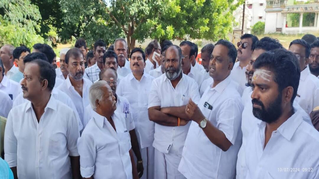 Madurai: உள்ளூர் வாகனங்களுக்கும் கட்டணம்! வரிந்துகட்டிக்கொண்டு வந்த ஊர்மக்கள்! ஆர்.பி உதயகுமார் ஆதரவு