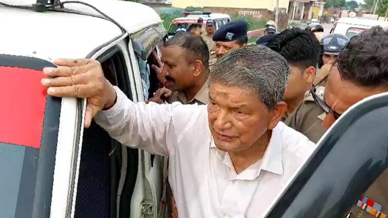 Uttarakhand By Election 2024 Four people injured in clashes in Former CM Harish Rawat custody उत्तराखंड में उपचुनाव की वोटिंग के दौरान झड़प, धरने पर बैठे पूर्व CM हरीश रावत को हिरासत में लिया