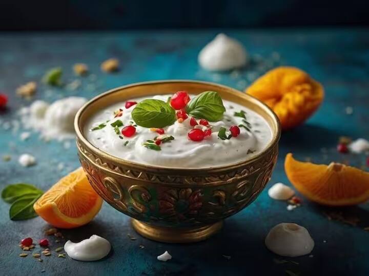 Mix Fruit Raita: ਜੇਕਰ ਤੁਹਾਨੂੰ ਹੈਲਦੀ ਅਤੇ ਸਵਾਦਿਸ ਪੀਣ ਦਾ ਮਨ ਹੈ ਤਾਂ ਤੁਸੀਂ ਇਸ ਰਾਇਤਾ ਨੂੰ ਵੀ ਅਜ਼ਮਾ ਸਕਦੇ ਹੋ ਜੋ ਘੱਟ ਸਮੇਂ 'ਚ ਤਿਆਰ ਕੀਤਾ ਜਾ ਸਕਦਾ ਹੈ। ਇਹ ਸਵਾਦਿਸ਼ਟ ਹੋਣ ਦੇ ਨਾਲ-ਨਾਲ ਸਿਹਤ ਲਈ ਵੀ ਫਾਇਦੇਮੰਦ ਹੈ।