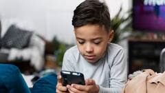 Parenting Tips: બાળકોને વધુ સમય સુધી મોબાઇલ ફોન આપવો પડી શકે છે ભારે, આ રીતે રાખો બાળકોને દુર...