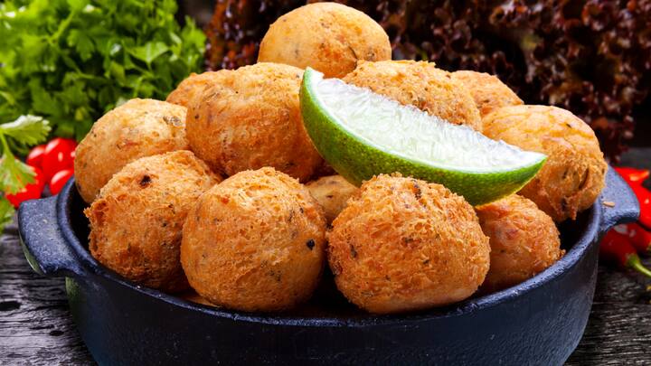 Monsoon brings with it a craving for hot and spicy treats. To achieve the perfect fried food at home, a good recipe alone isn't enough; skilful preparation and health considerations are also crucial.