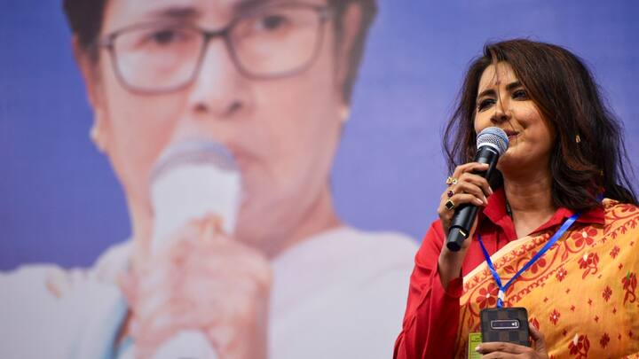 তবে তাঁর এখন নতুন এক পরিচয়ও হয়েছে বটে। ২০২৪ সালের লোকসভা নির্বাচনে তিনি হুগলি কেন্দ্র থেকে তৃণমূল কংগ্রেসের হয়ে ভোটে লড়েন। রাজনীতির ময়দানে নেমেই বাজিমাত। পর্দার বন্ধু লকেট চট্টোপাধ্যায়কে হারিয়ে সাংসদ নির্বাচিত হন রচনা। ছবি: PTI