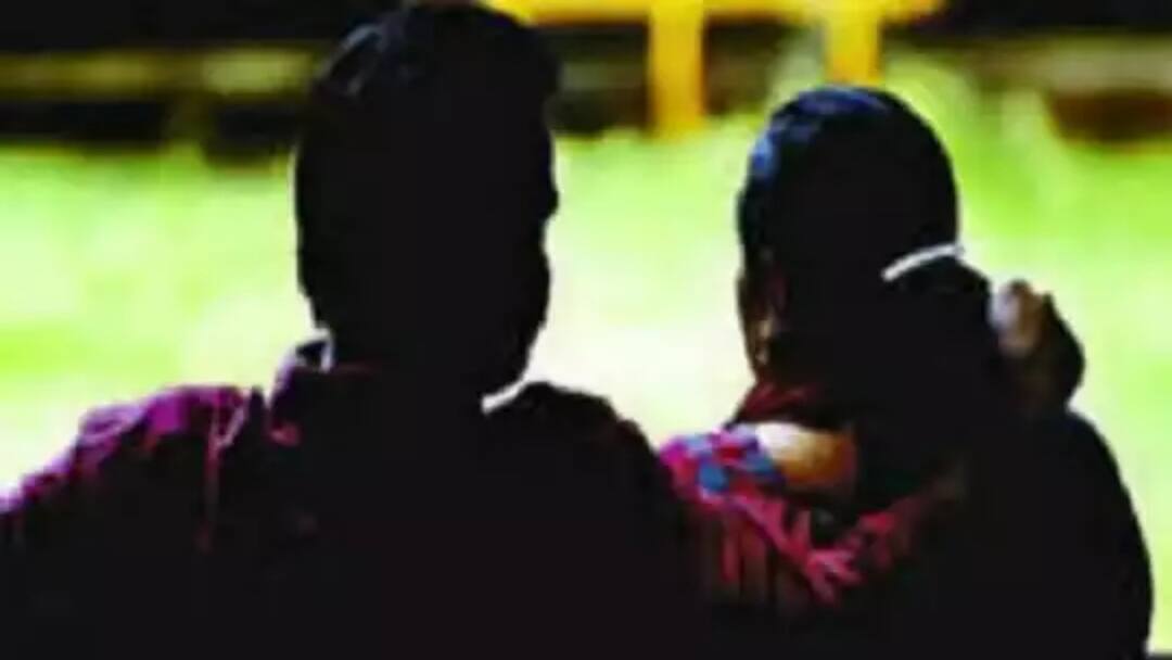 கணவன்களுக்கு கல்தா! காதலர்களுடன் எஸ்கேப்! பிரதமரின் வீடு கட்டும் நிதியில் 11 பெண்கள் செய்த காரியம்