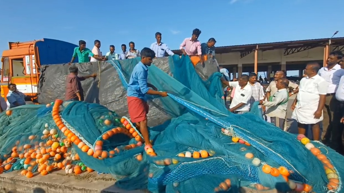 பூம்புகாரில் மீன்பிடி வலைகளை பறிமுதல் செய்த மீன்வளத்துறை அதிகாரிகள் - காரணம் இதுதான்