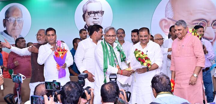 जेडी(यू) का हिस्सा बनने के बाद मनीष वर्मा ने खुलासा किया कि वह काफी पहले से दिल या मन से जेडी(यू) का हिस्सा थे, जबकि अब वह दल में आ चुके हैं.