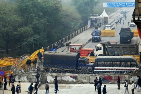 open sahmbu border in a week punjab and haryana highcourt orders to haryana government ਹਾਈਕੋਰਟ ਨੇ ਸਰਕਾਰ ਨੂੰ ਇੱਕ ਹਫਤੇ 'ਚ ਸ਼ੰਭੂ ਬਾਰਡਰ ਖੋਲ੍ਹਣ ਦੇ ਦਿੱਤੇ ਹੁਕਮ