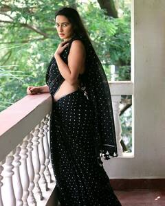 Megha Shukla Photo: બ્લેક સાડીમાં મેઘા શુક્લાએ કેમેરા સામે આપ્યા ગ્લેમરસ પોઝ