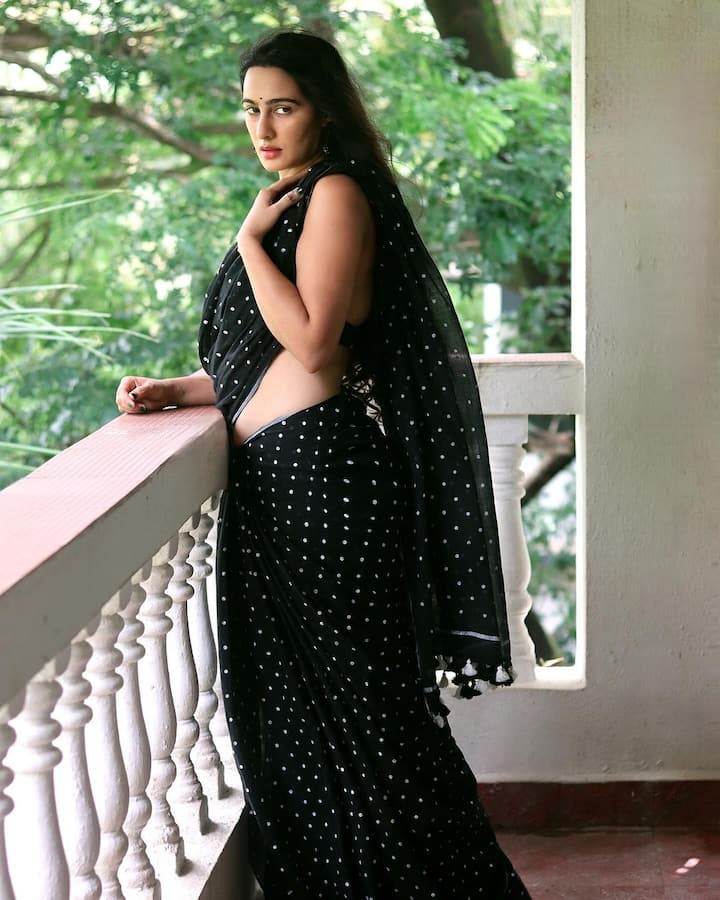 Megha Shukla Photo: બોલિવૂડ ફિલ્મ અભિનેત્રી મેઘા શુક્લાએ તાજેતરમાં જ પોતાની બોલ્ડ તસવીરોથી ઈન્સ્ટાગ્રામની દુનિયામાં હલચલ મચાવી દીધી છે.