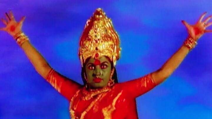 1995 ஆம் ஆண்டு வெளிவந்த அம்மன் படத்தில் ரம்யா கிருஷ்ணன் அம்மனாக நடித்து இருந்தார். இந்த படத்தில் வரும் ஜண்டா என்ற வில்லனை பார்த்தால் இன்றைக்கும் 90ஸ் கிட்ஸ் பயப்பட செய்வார்கள். அந்த அளவிற்கு மிக நேர்த்தியாக வில்லனாக நடித்து இருந்தார்.