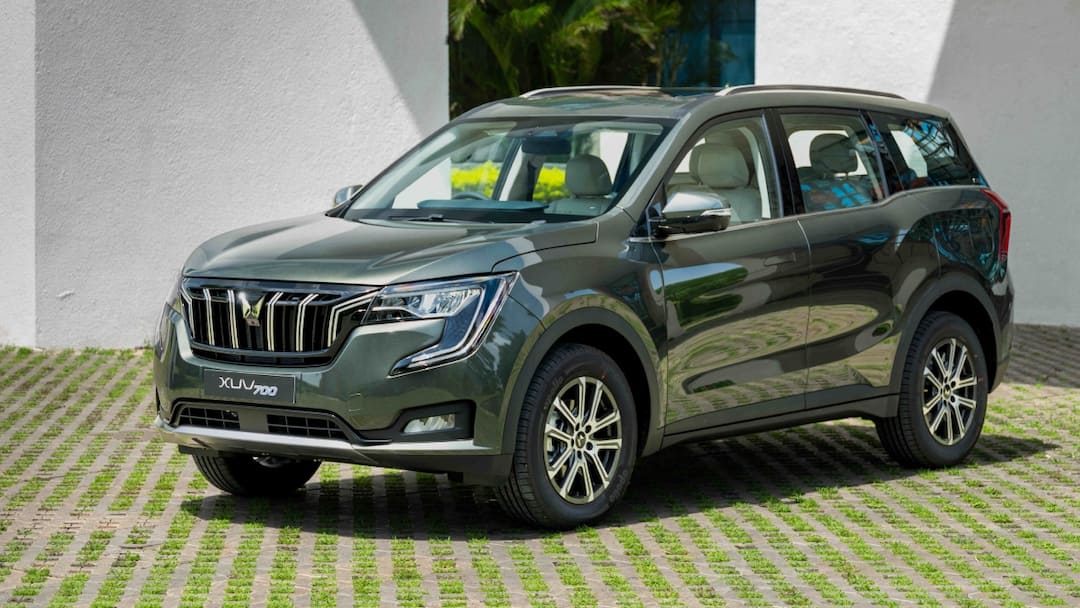 Mahindra XUV700: மொத்த வித்தையையும் கொட்டும் மஹிந்த்ரா.. 3 ஸ்க்ரீன்கள், பெரிய இன்டீரியர் அப்க்ரேட்ஸ்- 7 சீட்டர்