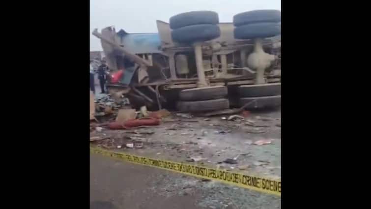 UP Bus Accident Death Toll Injured Bus Rams Into Milk Container Unnao Agra Lucknow Expressway UP: 18 Dead As Bus Rams Into Milk Container On Agra-Lucknow Expressway In Unnao